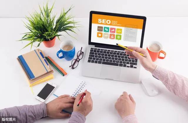 张杰带谢娜下场打球